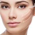 I vantaggi dell'utilizzo di una crema antirughe intorno agli occhi sul viso